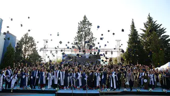 Manisalı sağlık öğrencileri diplomalarını alarak sahaya indi