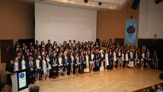 Akdeniz Üniversitesi yeni diş hekimlerini mesleğe uğurladı