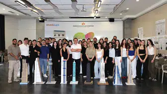 Öğrenciler dünya devlerini İzmir’de deprem testine soktu