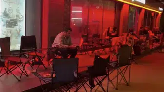 Ev sahibi olma hayaliyle banka önünde sabahladılar