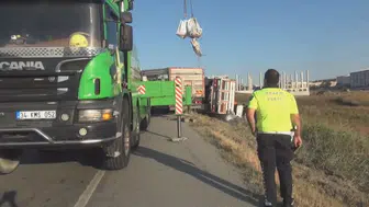 Silivri'de kamyon kazası trafiği kilitledi