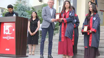 Iğdır’da lise mezuniyetinde heyecanlı veda