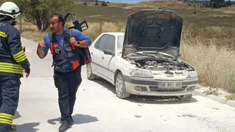 Eskişehir’de okul önünde yanan otomobili AFAD ekipleri söndürdü