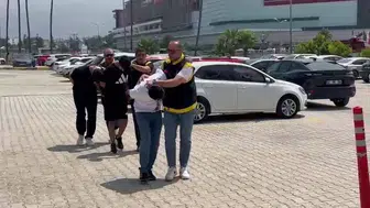 İskenderun’da bir eve yapılan baskında silah ve mühimmat çıktı