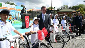 Erzurumlu çocuklar sigarayı bırakan babaları sayesinde bisiklet kazandı
