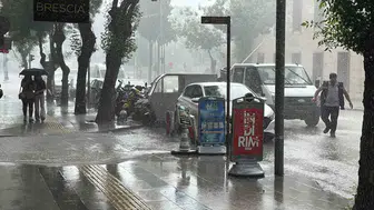 Burdur’da ani sağanak hayatı felç etti