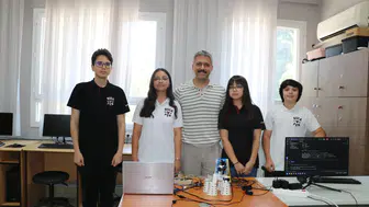 Çöpe gidecek parçalarla 200 kat büyüten mikroskop yaptılar
