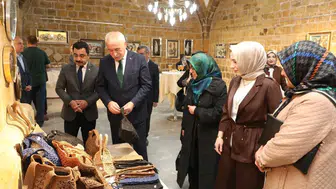 Bayburtlu kursiyerlerin el emeği Taşhan’da sergileniyor