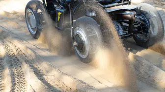 Goodyear Ay yüzeyi için örgü zırhlı lastik üretti