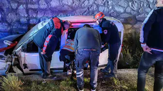 Sungurlu’da sürücü kontrolü kaybetti araç duvardan aşağı çakıldı