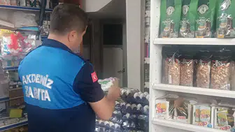 Mersin’de market raflarında tehlikeli ürünler yakalandı