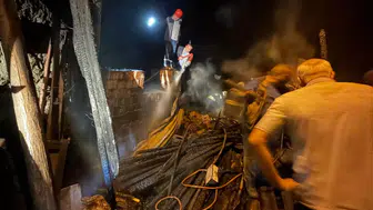 Konya'da depo yangını mahalleliyi sokağa döktü