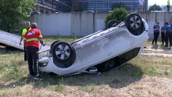 Adliye otoparkında kaza yapan hakimin aracı iki metreden aşağı uçtu