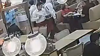 Döner restoranında korkunç anlar kameraya yansıdı