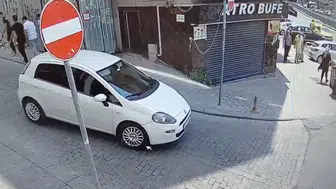 Fatih’te sokak ortasında profesyonel çanta hırsızlığı