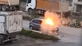 Elazığ’da bir otomobil park yerinde tamamen yandı