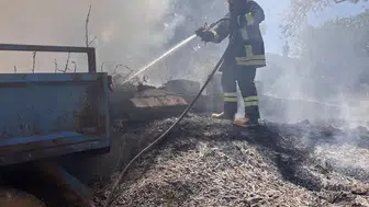 Hatay Altınözü’nde bahçedeki alevler römorka kadar ulaştı