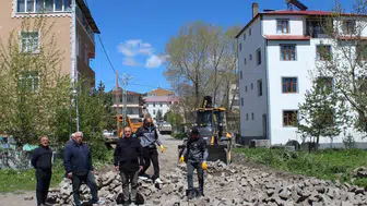 Hanak sokakları yenileniyor