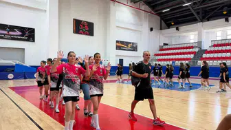 Minik hentbolcuların Türkiye şampiyonluk mücadelesi Aydın’da start aldı