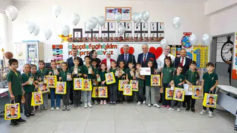 Düzce’de karneler dağıtıldı valilikten öğrencilere tatil mesajı geldi