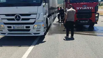 Bingöl yolunda tırın lastikleri bir anda tutuştu