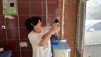 Turhallı esnafın dükkanda beslediği saksağan dükkanın maskotu oldu