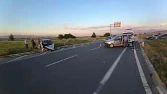 Afyonkarahisar’da kavşak kazası 8 kişi yaralandı