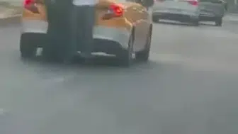 Diyarbakır trafiğinde taksiye tutunup ölüme meydan okudular