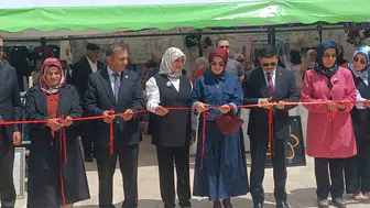 Van Özalp’te binlerce kursiyerin el emeği görücüye çıktı