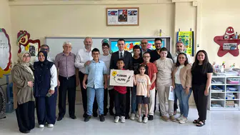 Düzce Çilimli'de karne sevincine dondurmalı kutlama