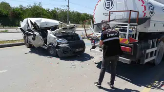 Malatya’da trafik kazası Hafif ticari araç su tankerine çarptı
