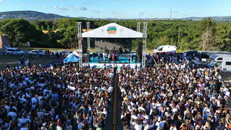 Beykoz'da gençler sınav yorgunluğunu konserle attı