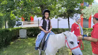 Diyarbakırlı öğrenciler aileleriyle hipodromda gün boyu eğlendi