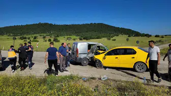 Eflani yolunda iki araç çarpıştı