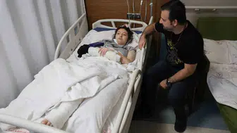12’nci kattan düşen genç kız mucize eseri hayata tutundu