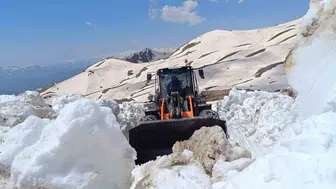 Hakkari dağlarında haziran ayında karla mücadele mesaisi