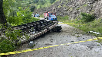 Düzce'de feci kaza 250 metreden uçuruma yuvarlanan sürücü kurtarılamadı