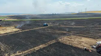 Tekirdağ’da tarla yangını Baraka ve karavanlar kül oldu