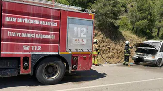 Hatay’da seyir halindeki araç bir anda alev aldı