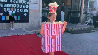 Çöp kutusuna gidenler podyumda moda oldu