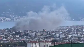 Derince'de gecekondu yangını mahalleliyi sokağa döktü