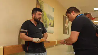 İnegöl'de iş kazası Elinde tahtayla hastaneye koştu