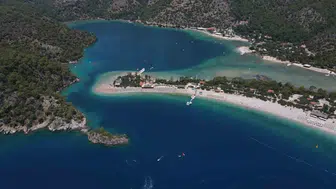Fethiye Kumburnu bayram tatilinde binlerce kişiyi ağırladı