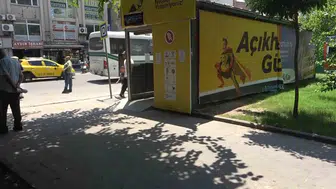 Adana'da 40 derece sıcakta klimalı duraklar kapandı