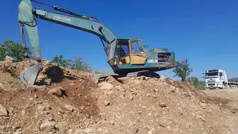 Çameli’nde selin vurduğu tarla yolları onarılıyor