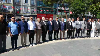 Samsunspor 61 yaşını Atatürk Anıtı önünde kutladı