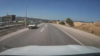 Çanakkale yolunda trafiği birbirine katan sürücü kamerada