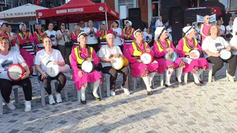 Devrek ve Çaycumalı kadınlar sokakları şenlendirdi