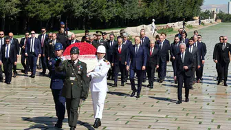Polonya Cumhurbaşkanı Nawrocki Ankara'da Anıtkabir'e gitti