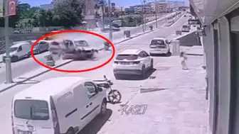 Cizre'deki trafik kazası güvenlik kamerasına yansıdı